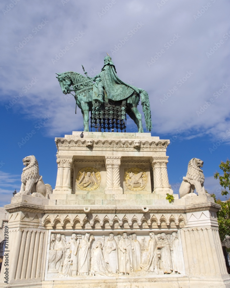 Obraz premium Saint Stephen's Statue in Budapest