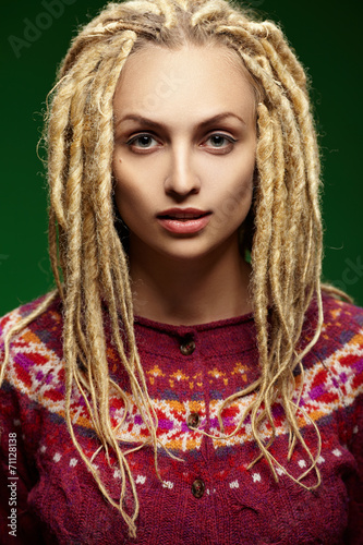 Canvas-taulu Portrait of a beautiful girl with dreadlocks