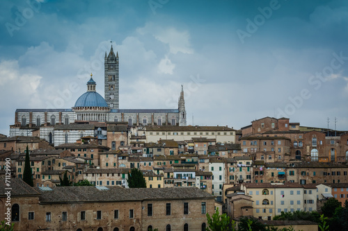 Blick auf Duomo Santa Maria Siena Toskana Italien photo