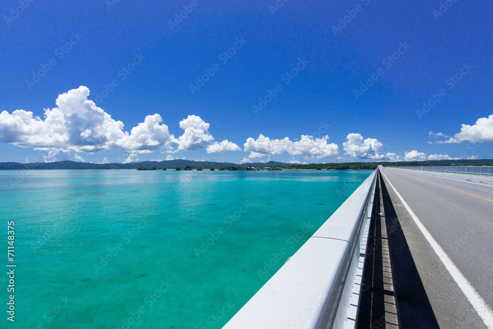 沖縄の海・古宇利大橋