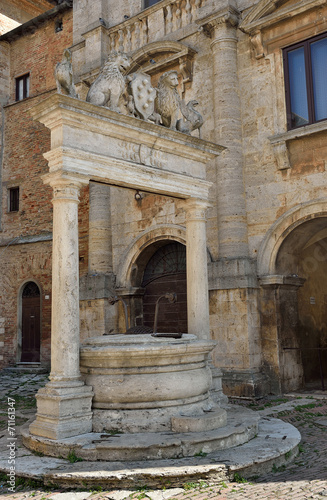 Antico pozzo in Montepulciano, Siena