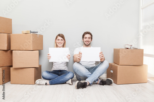 Couple Moving House © Aurelio