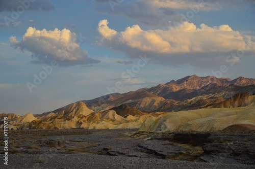 Shade of mountaines under the running clouds cools far-out terra