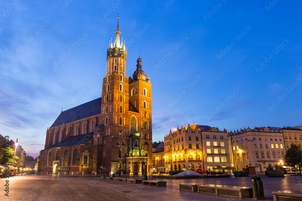 Fototapeta St. Mary's Church at night in Krakow, Poland.