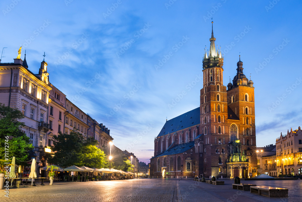 Obraz Kościół Mariacki w nocy w Krakowie, Polska.