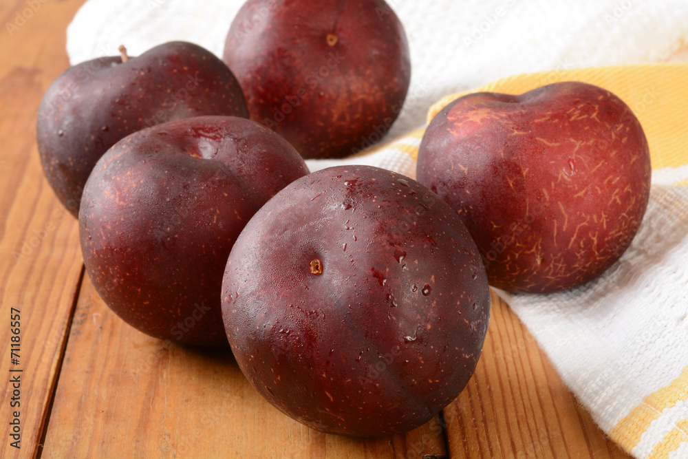 Obraz premium Ripe organic plums