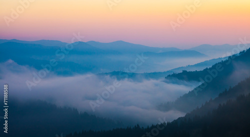 Fototapeta Naklejka Na Ścianę i Meble -  Majestic sunset in the mountains landscape