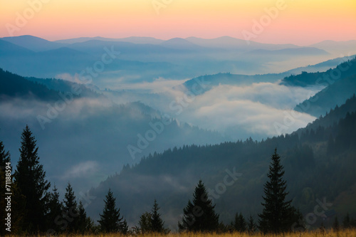 Fototapeta Naklejka Na Ścianę i Meble -  Majestic sunset in the mountains landscape