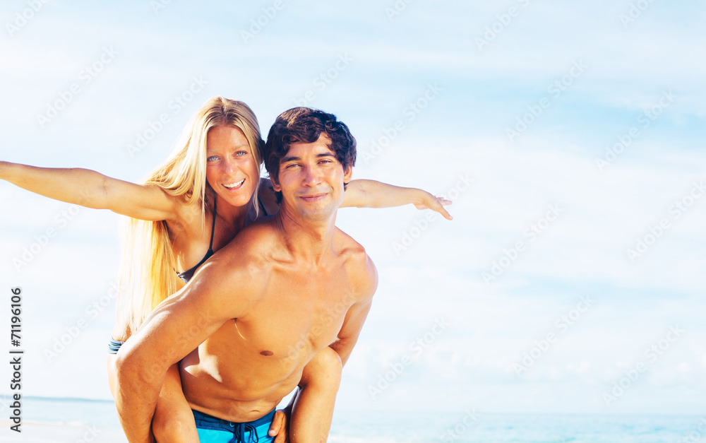 Atractive Couple Having Fun on the Beach Atractive Couple Having Fun on the Beach