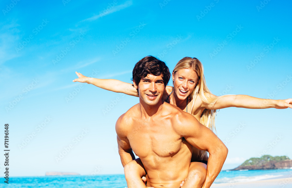 Atractive Couple Having Fun on the Beach Atractive Couple Having Fun on the Beach