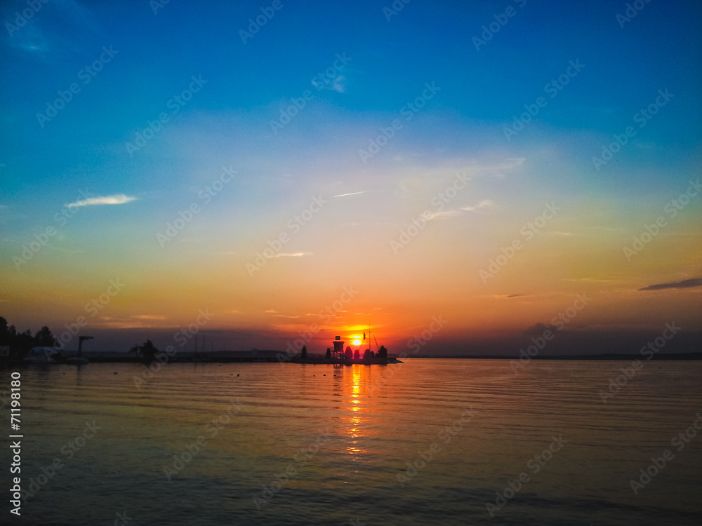 Obraz premium Sunset on the lake