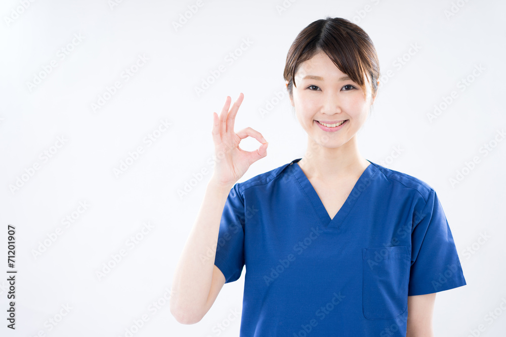 OKのジェスチャーをする女性 OKのジェスチャーをする女性