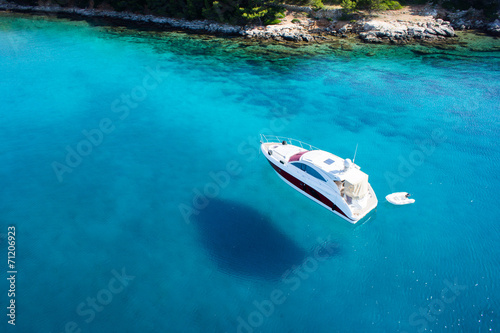 Boat, clear water - caribbean paradise