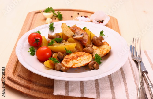 Chicken fillet, mushroom, rosemary potatoes