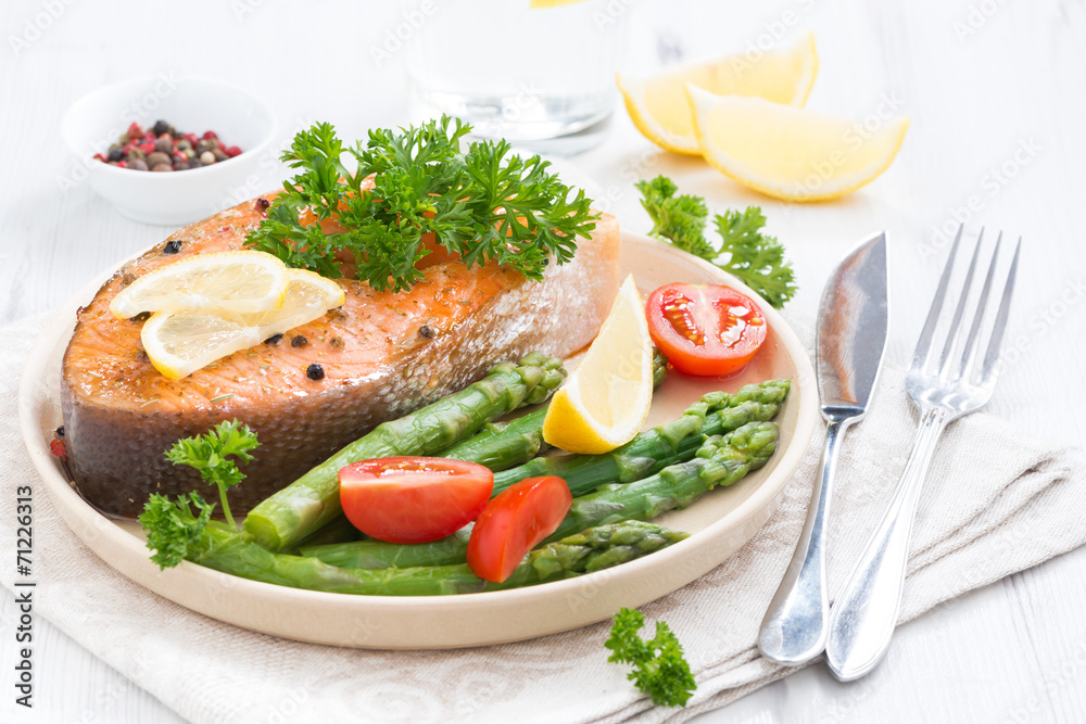 baked salmon with asparagus, parsley and lemon baked salmon with asparagus, parsley and lemon