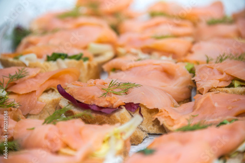 Lachsbrötchen