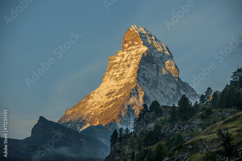 Matterhorn in der Morgensonne, bei Zermatt, Wallis, Schweiz © tauav