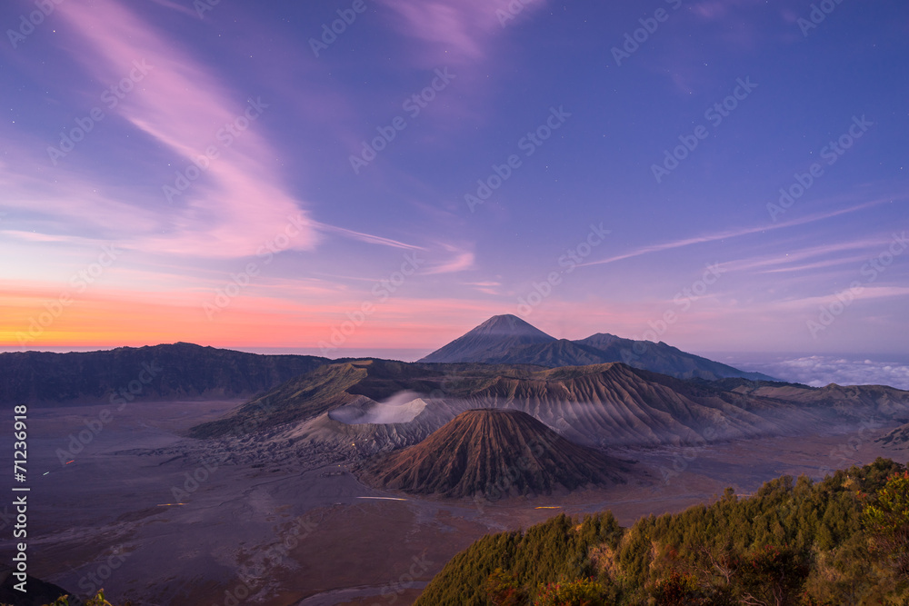 Fototapeta premium Before sunrise at Bromo mountain
