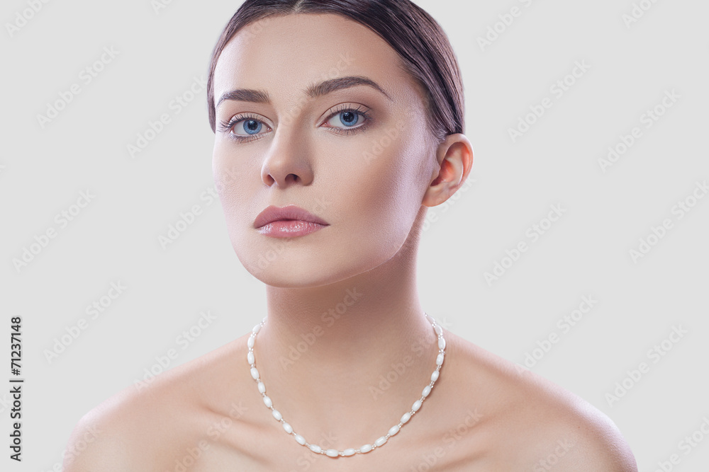 Fashion beauty - High end retouch (dodge and burn) Fashion beauty - High end retouch (dodge and burn)