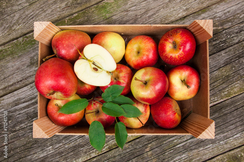 Fresh red apples in a wooden crate