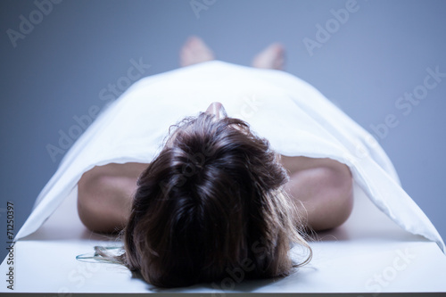 Canvas Print Dead woman in the morgue