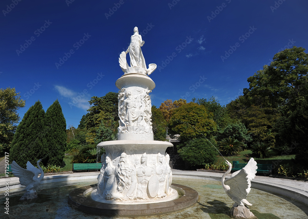 Obraz premium Sochi, Russia, October 2: sculpture - fountain in Sochi arboretu