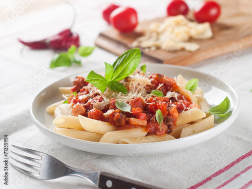 Obraz na płótnie Penne pasta with sauce, cheese and basil, selective focus w salonie