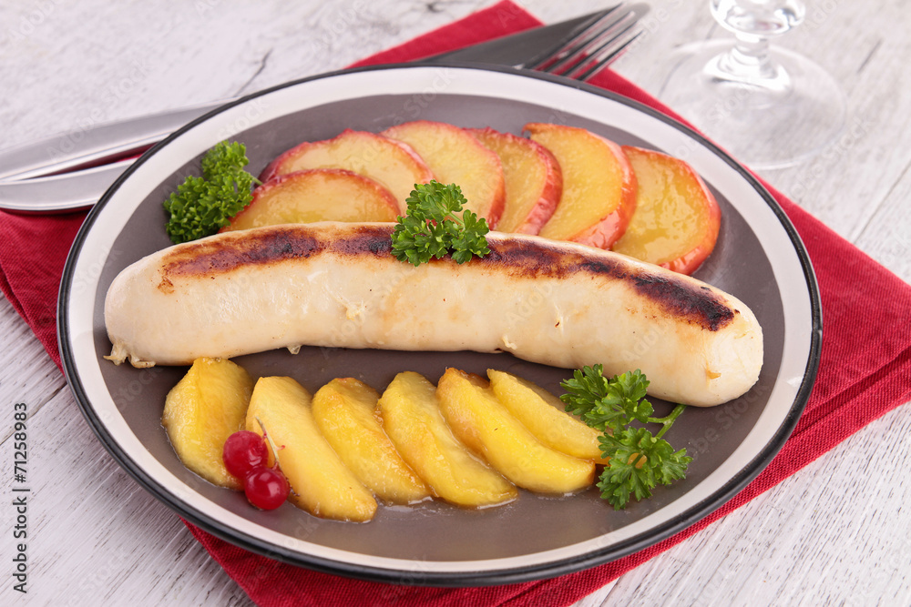 sausage cooked with apples