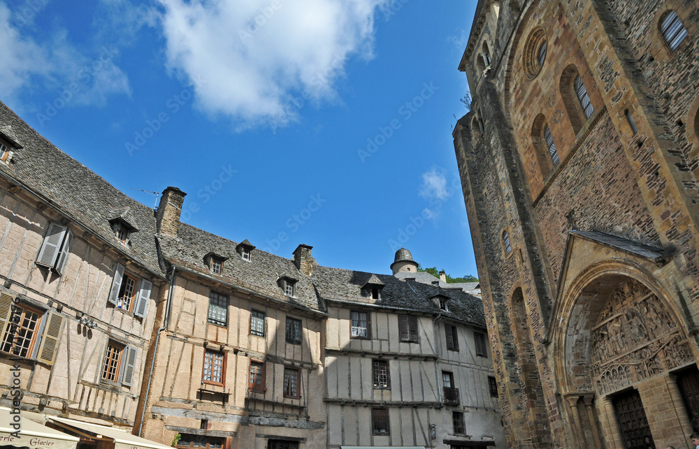 L'Abbazia e il villaggio di Conques, Aveyron - Francia