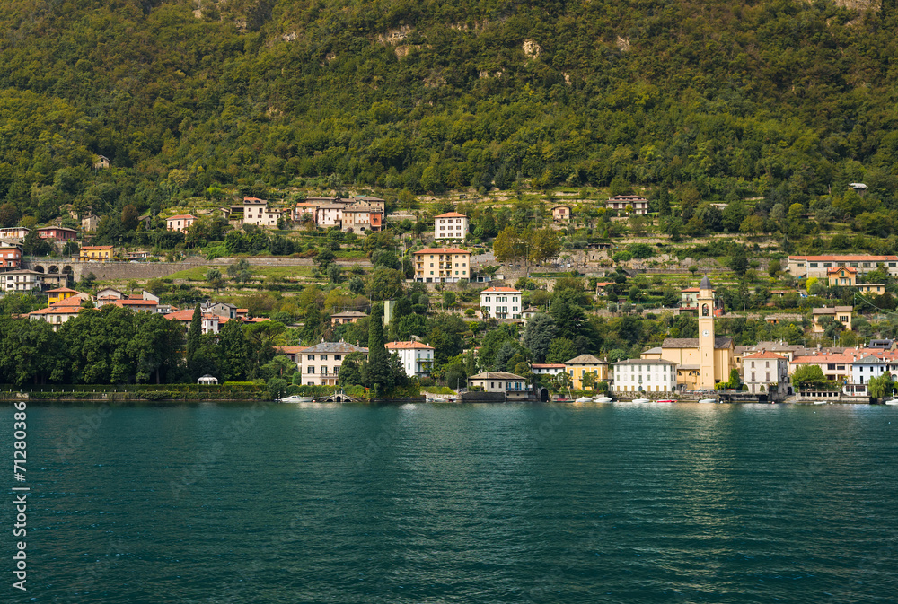 Fototapeta premium Villa's and nice houses in Laglio along the shore of Lake Como