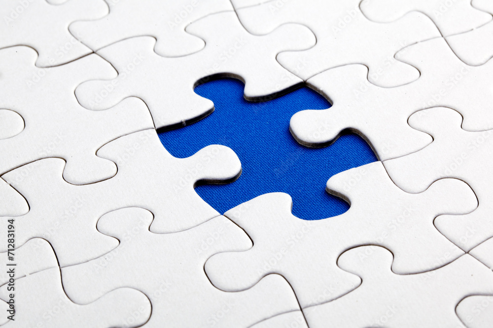Plain white jigsaw puzzle, on Blue background Plain white jigsaw puzzle, on Blue background