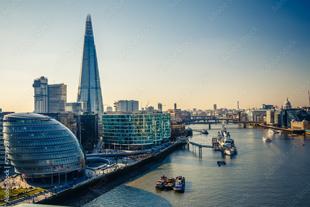 Thames and London City - obrazy, fototapety, plakaty 