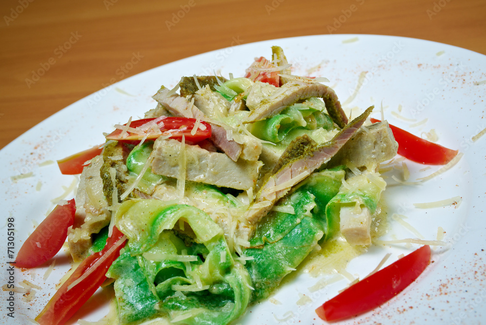 fettuccine with zucchini and beef