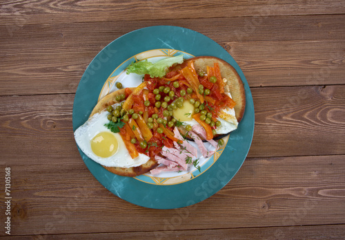 Huevos Motulenos