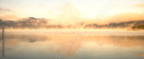 湖と霧 photo
