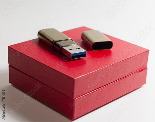 Obraz na płótnie USB Flash Drive on white background w salonie