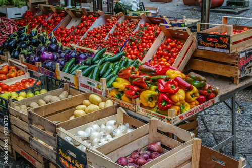 regionaler Gemüsemarkt  photo