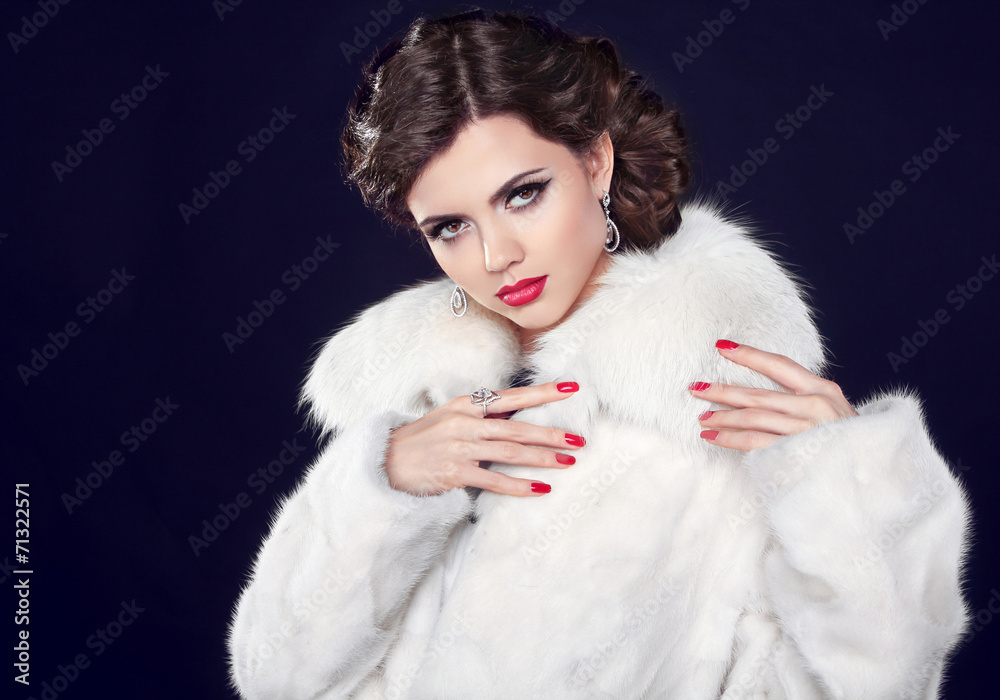 Winter Fashion woman in fur coat, elegant brunette lady portrait Winter Fashion woman in fur coat, elegant brunette lady portrait