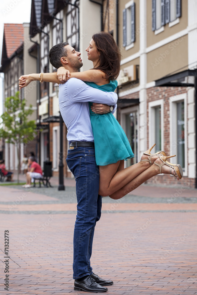 Naklejka premium Outdoor portrait of beautiful romantic couple