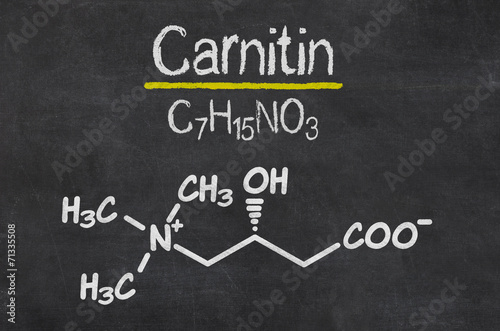 Schiefertafel mit der chemischen Formel von Caritin
