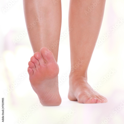 Fußesohle, Barfuß laufen - isoliert © SENTELLO