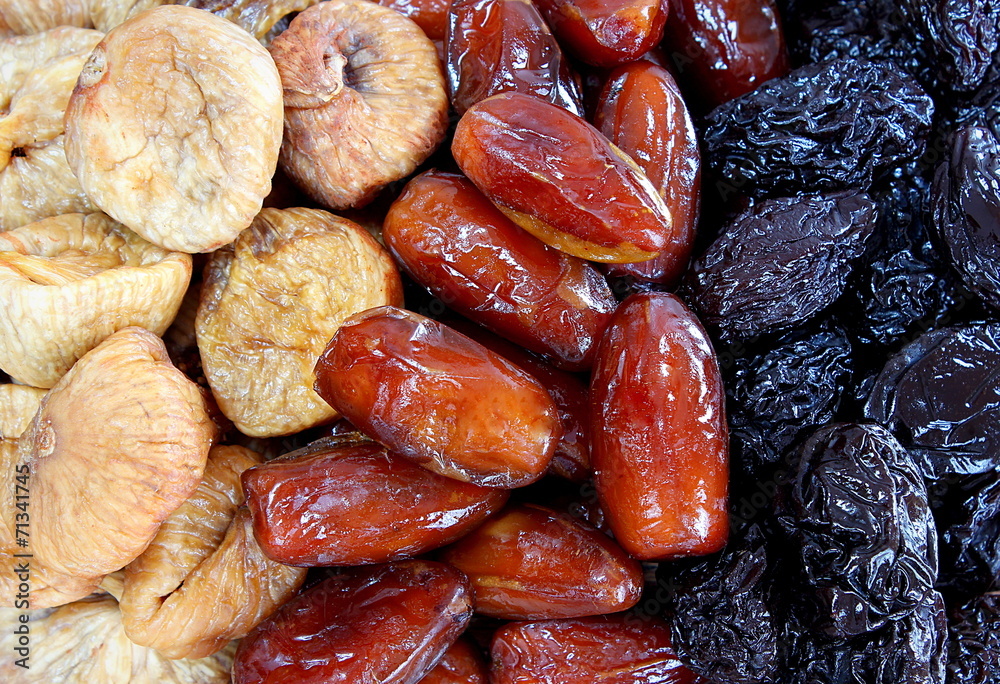 Obraz premium Fichi,datteri e prugne