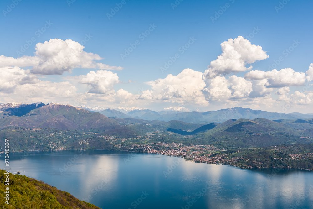 Blick über den Lago Maggiore in Italien