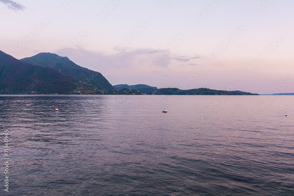 Abenddämmerung am Lago Maggiore