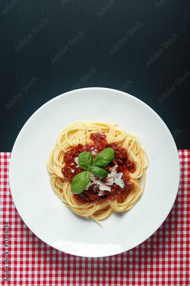 Fototapeta premium Gourmet Italian Pasta Food on Round Plate