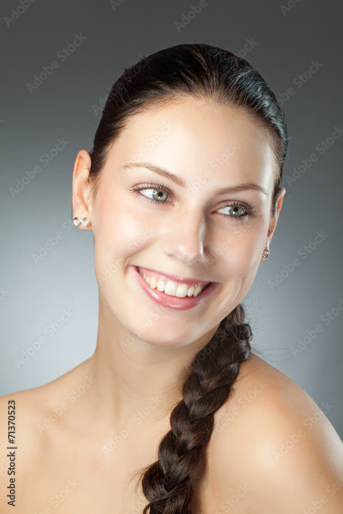 Mädchen mit Zopf StockFoto Adobe Stock