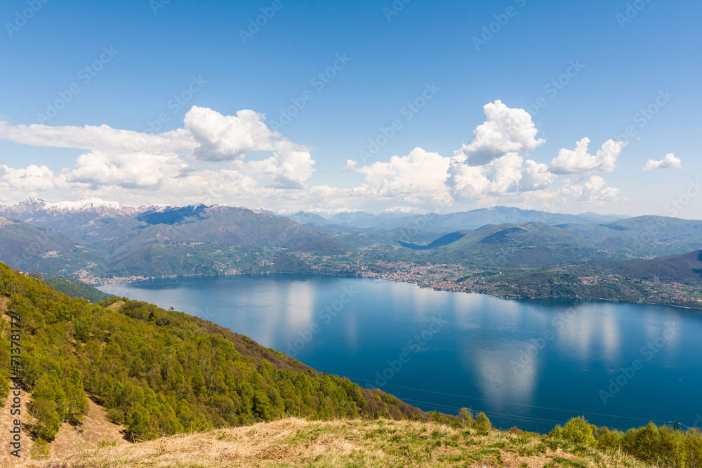 Lago Maggiore und angrenzend Alpen in Italien