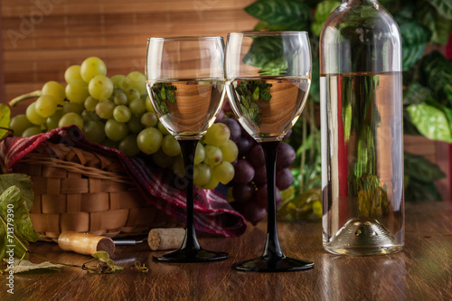 Fototapeta Naklejka Na Ścianę i Meble -  Bottle and glasses of white wine
