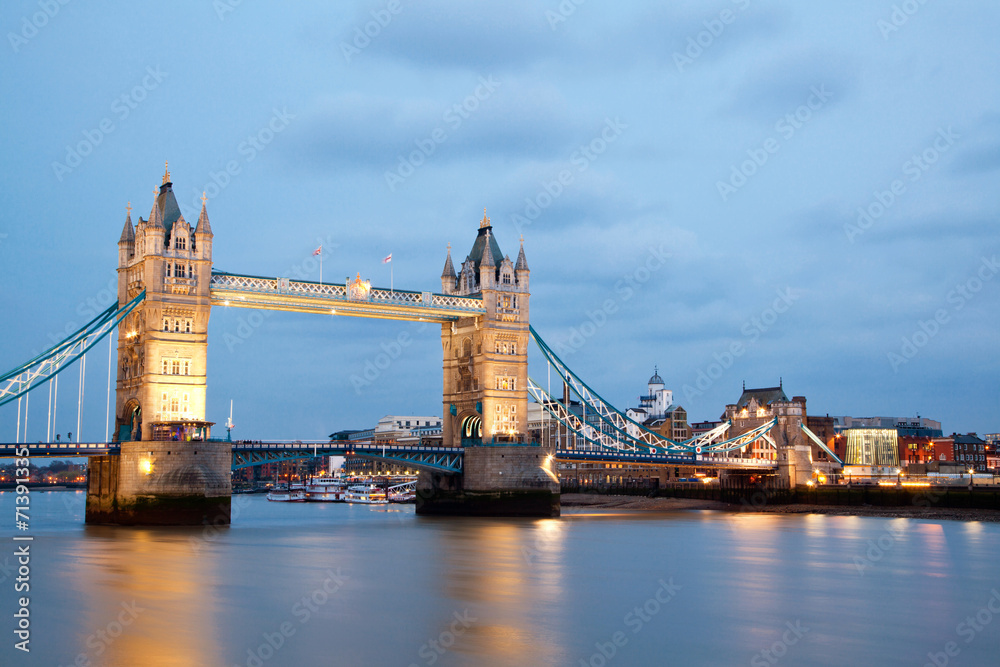 Fototapeta premium London Tower Bridge Twilight