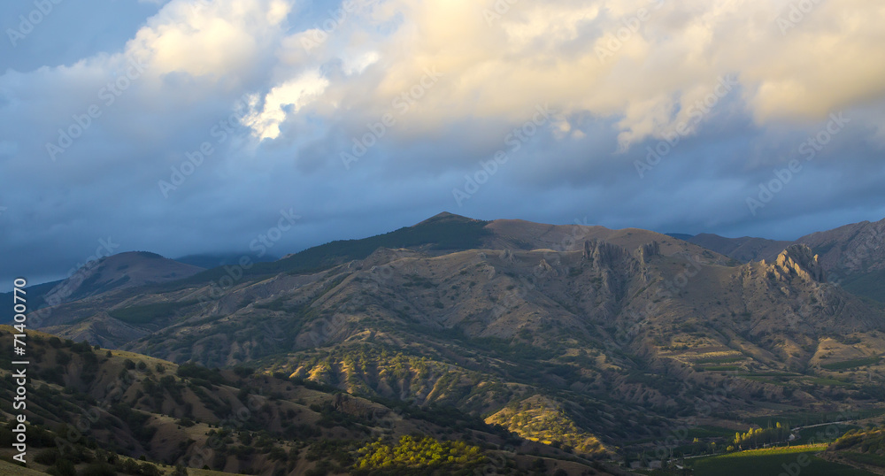 photo landscape of mountains with clouds and trees